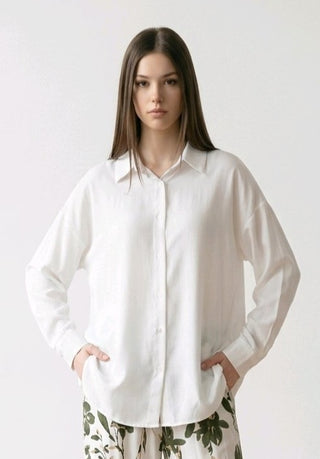 Skjorte med plissé bagpå, sort