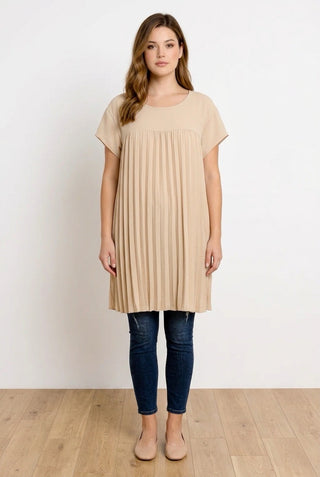 Plisseret kjole i plus size Beige