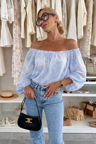 Bluse med paisley-print og off-shoulder-effekt, blå